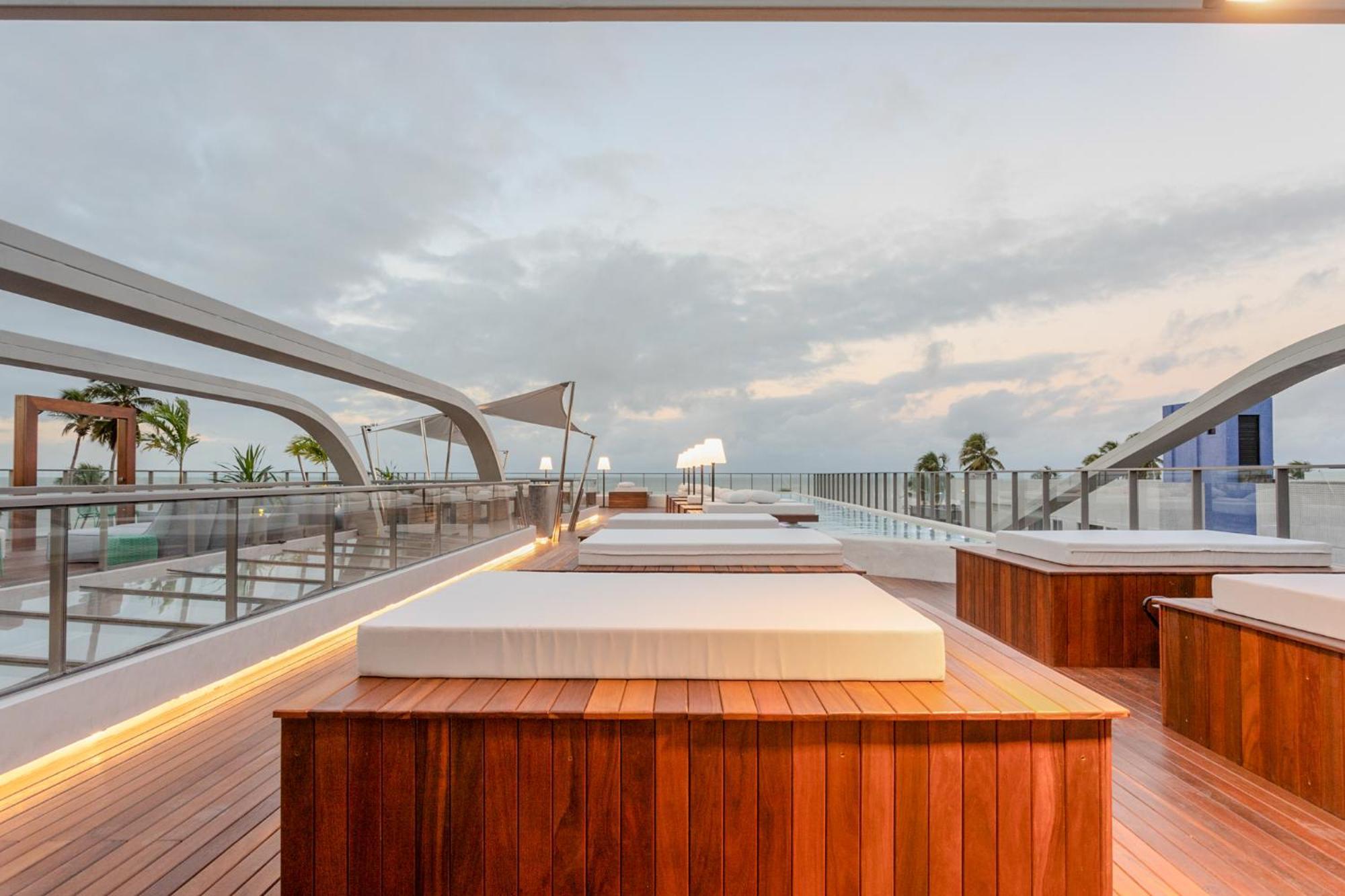 Setai Yacht Premium #307 By Acalmar Flats *